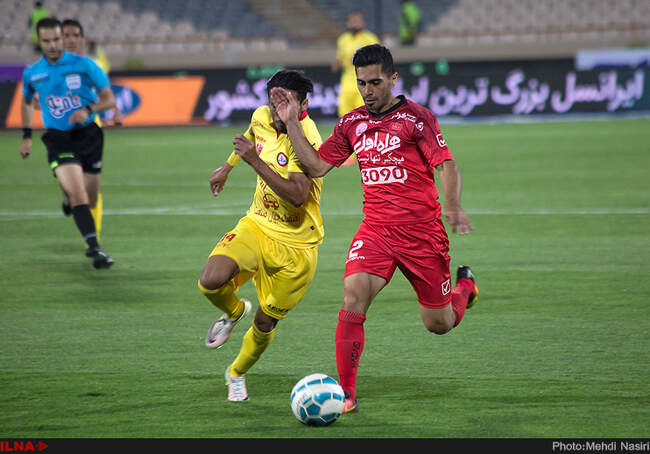 مسابقه فوتبال بین دوتیم پرسپولیس تهران و نفت تهران
