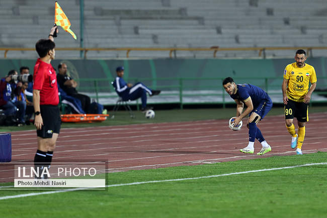 دیدار تیمهای فوتبال سپاهان ایران و آلمالیق ازبکستان