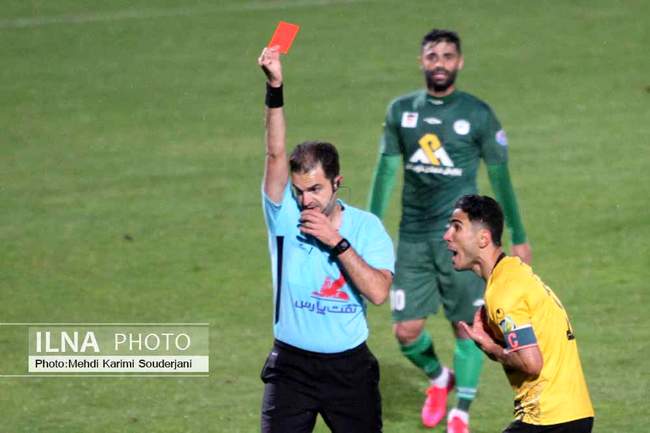 دیدار تیمهای فوتبال ذوب آهن و سپاهان اصفهان