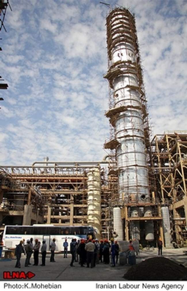 بازدید خبرنگاران از طرح افزایش تولید بنزین در پالایشگاه بندرعباس
