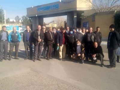 تجمع کارگران رنگین نخ سمنان مقابل استانداری/ هفت سال است بلاتکلیفیم!