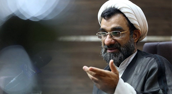 هیات علمی زیادی را به دلیل رکود علمی باید اخراج کنیم/ برخی دانشجویان PHD در حد لیسانس هم سواد ندارند