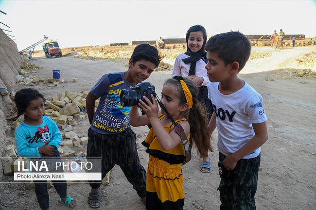 کار مردانه و بازی کودکانه بچه های کوره های آجر پزی شهر شال در قزوین