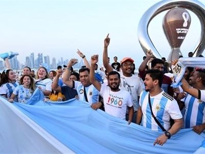 واکنش سرمربی دانمارک به هواداران غیر واقعی: این یک نمایش تئاتر است