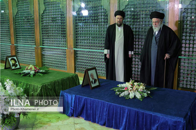 حضور رهبر انقلاب در مرقد بنیانگذار جمهوری اسلامی ایران