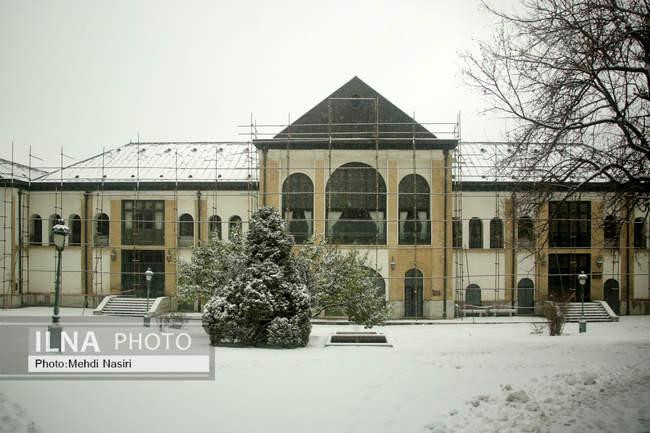 مجموعه فرهنگی-تاریخی نیاوران در یک روز برفی