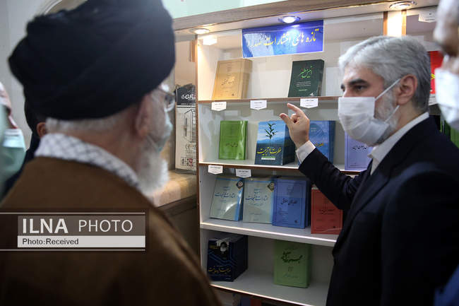 بازدید رهبر انقلاب از نمایشگاه کتاب تهران