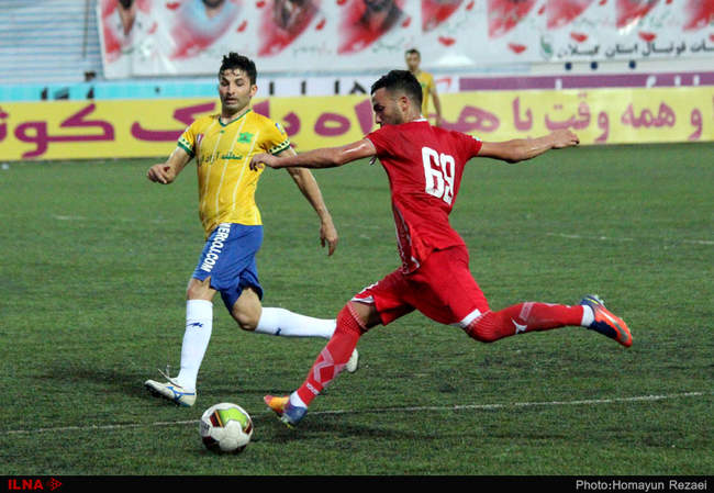 دیدار تیم های فوتبال سپیدرود رشت و صنعت نفت آبادان