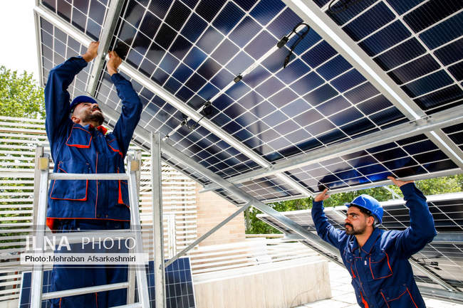 نصب پنل های خورشیدی در سالن اجلاس سران