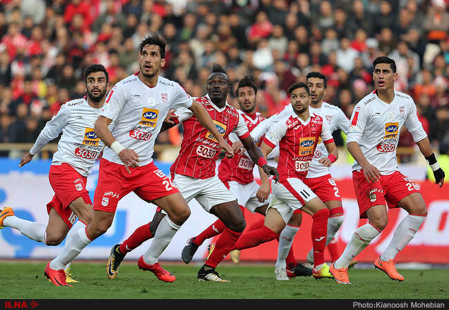 دیدار تیم‌های فوتبال پرسپولیس تهران و تراکتور سازی تبریز