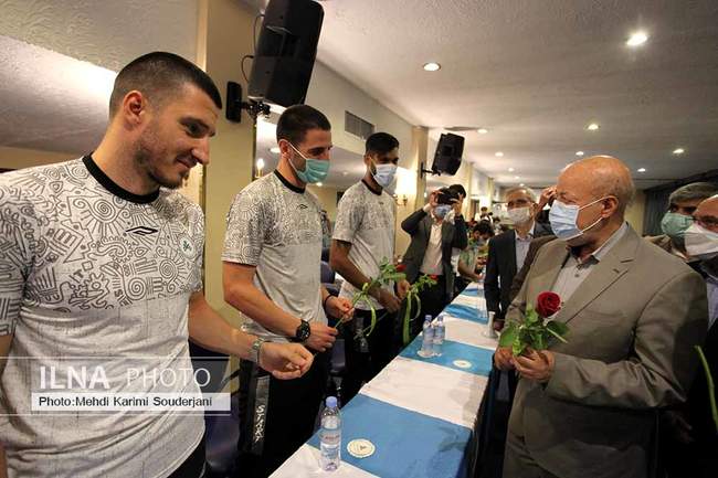 دیدار استاندار اصفهان با مدیریت کارخانه و اعضای تیم فوتبال ذوب آهن  