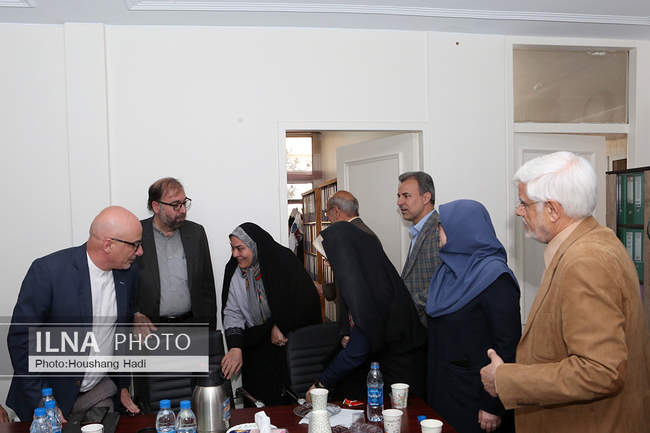 دیدار نوروزی برخی از چهره های سیاسی و دانشگاهی با محمدرضا عارف 