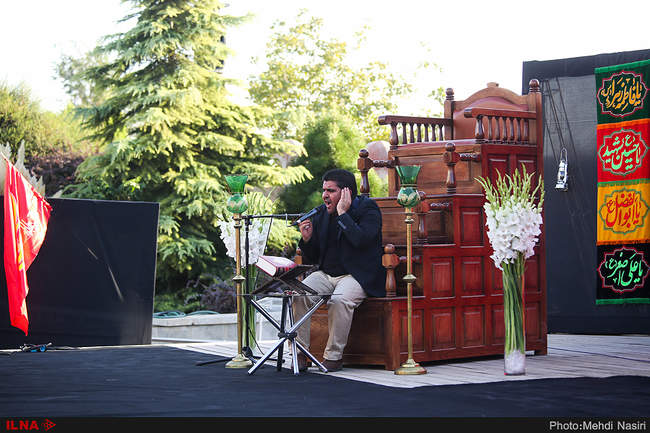 آیین برافراشتن پرچم عزا بر فراز بلندترین سکوی پرچم ایران