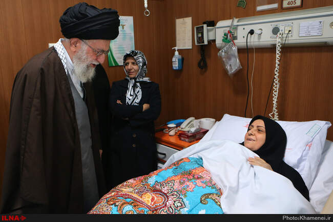 عیادت مقام معظم رهبری از حجت‌الاسلام محمدی گلپایگانی و همسر شهید عباس بابایی 