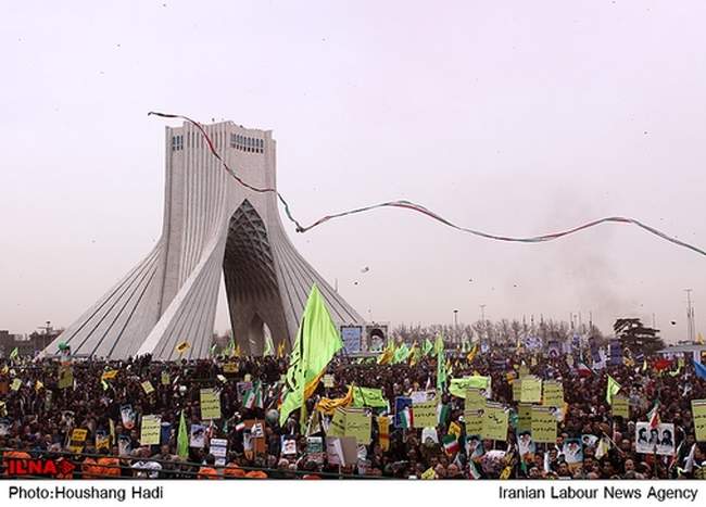 حضور رییس جمهور در راهپیمایی یوم الله ۲۲ بهمن