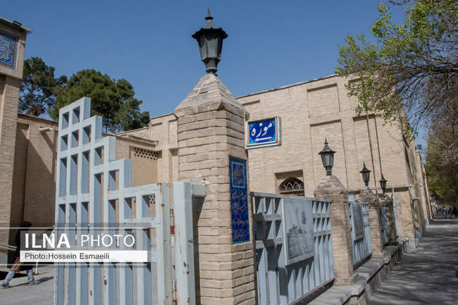 بازدید خبرنگاران از آثار بمباران هوایی در حریم تاریخی اصفهان