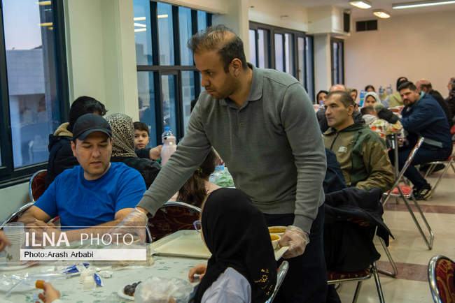 ضیافت افطاری خانه کارگر با حضور کارگران و بازنشستگان-شب هشتم ماه رمض�