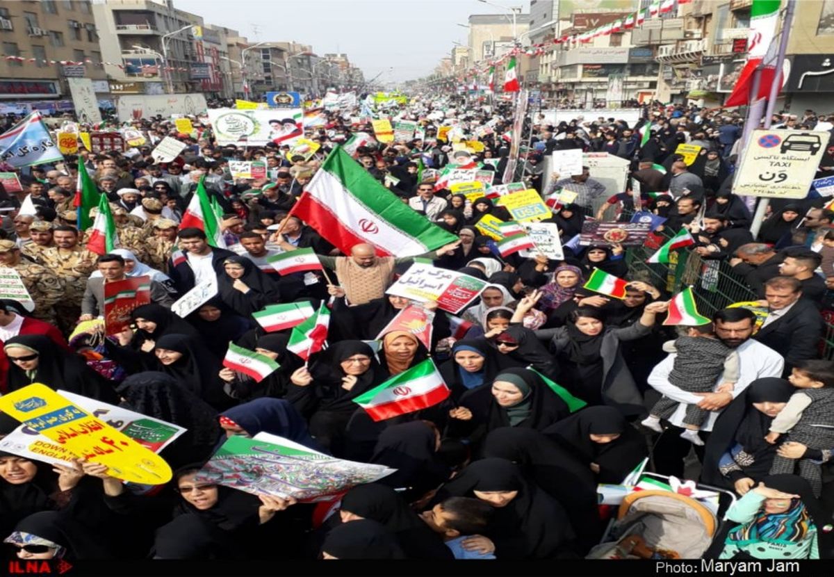 مراجعه ۲۹۷ نفر به اورژانس در راهپیمایی ۲۲ بهمن/ انتقال ۱۶ نفر به بیمارستان