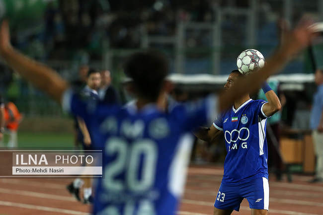 دیدار تیم های فوتبال استقلال تهران و ذوب آهن اصفهان