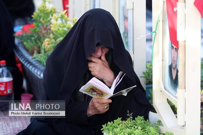 روز عرفه در گلستان شهدای اصفهان