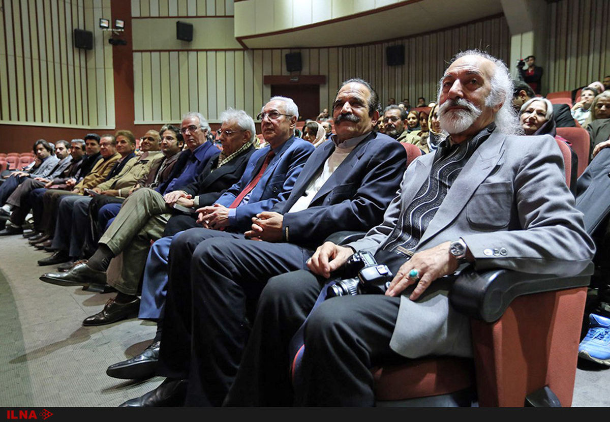 از بررسی شیوه نشستن خواننده در کنار گروه تا یک راه مهم مقابله با تکرار در آوازخوانی