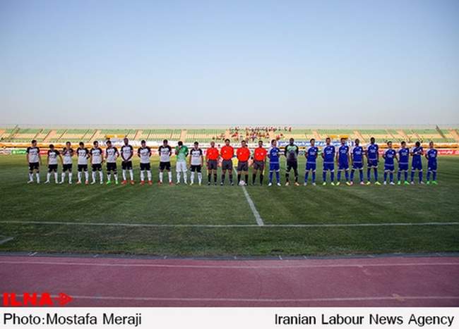 بازی فوتبال صبای قم و استقلال خوزستان