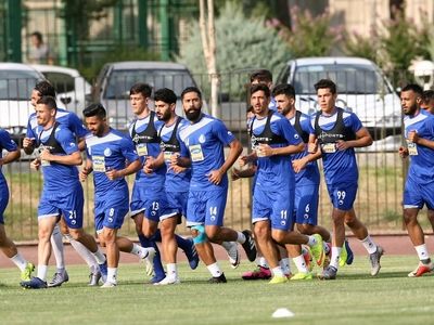 تمرین وزنه بازیکنان استقلال با حضور بازیگر سینما و تلویزیون(گزارش تصویری)
