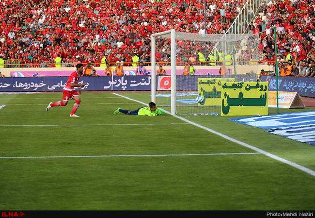 دیدار تیم های فوتبال پرسپولیس تهران و راه آهن تهران/2
