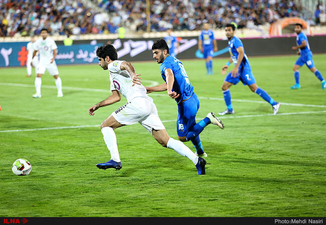 دیدار تیمهای فوتبال استقلال تهران و ذوب آهن اصفهان