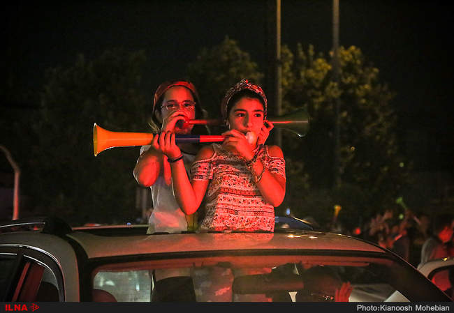 شادی مردم تهران پس از بازی مقابل تیم ملی پرتغال