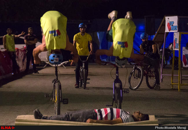 اجرای حرکات نمایشی تاپ رایدر در پارک دولت شهر دزفول