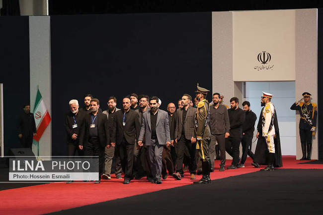 ادای احترام مهمانان و مسئولان خارجی به پیکر امام شهید/1