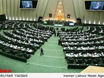 نزدیک به ۱۰ نماینده استیضاح‌کننده امضای خود را پس گرفتند