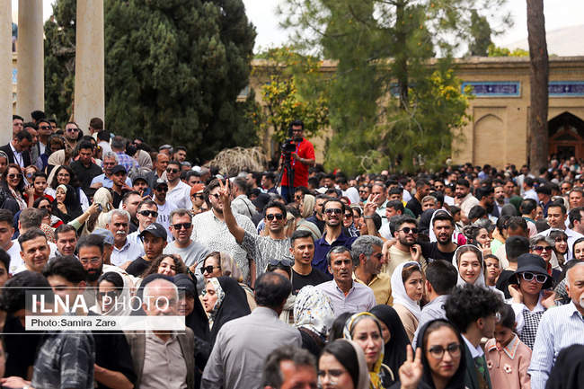 تحویل سال نو در آرامگاه حافظ