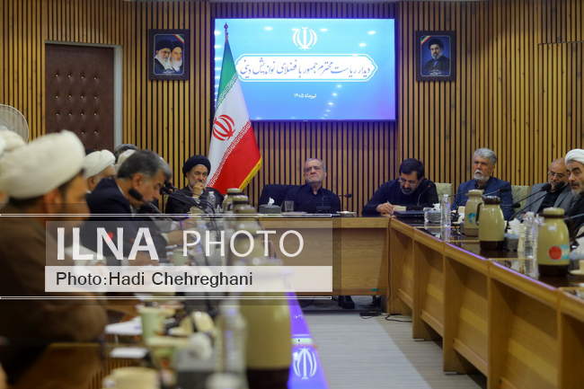 دیدار رئیس‌جمهور با علما و مراجع عظام در سفر به قم