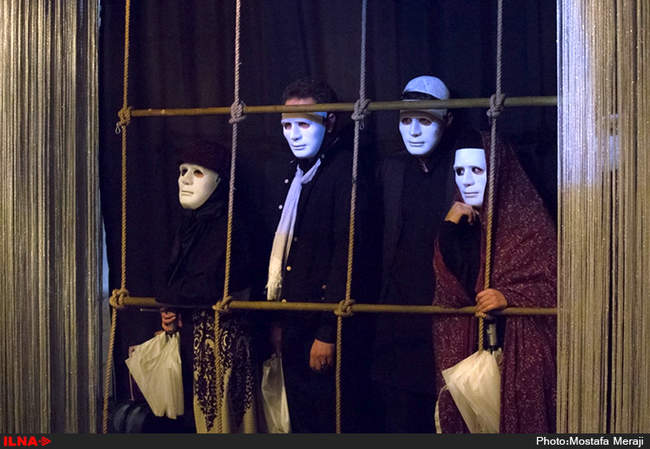 نمایش مسافران در قم به روی صحنه رفت