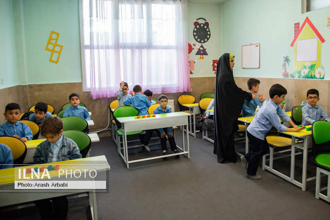 بازدید رییس کنفدراسیون اتحادیه کارمندان بخش عمومی ترکیه از دبستان ا