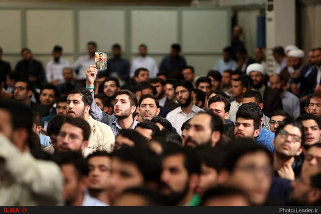 دیدار جمعی از دانشجویان و نمایندگان تشکل‌های دانشجویی با مقام معظم 
