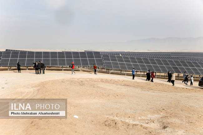 بازدید اصحاب رسانه از نیروگاه خورشیدی