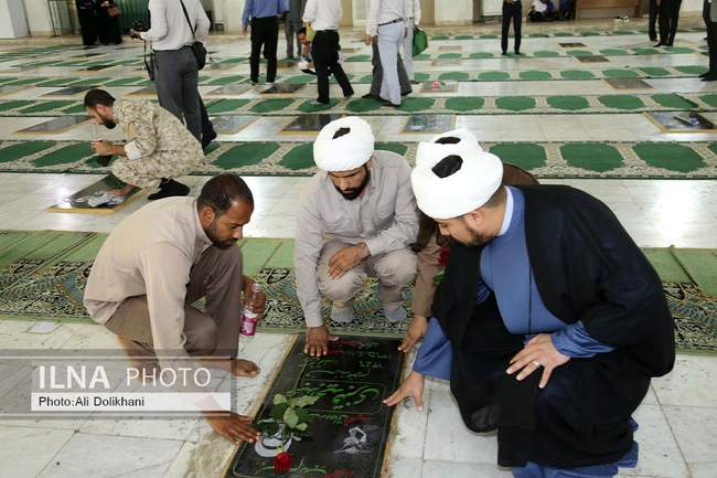 غبار روبی گلزار شهدا به مناسبت آغاز هفته کارگر در بندرعباس