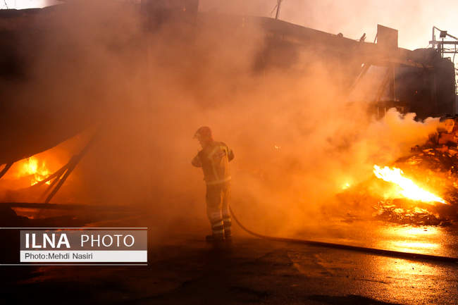 آتش‌سوزی در بارانداز ۱۲ هزار متری در شوش 