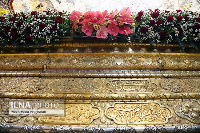 گل آرایی ضریح مطهر حضرت فاطمه معصومه 