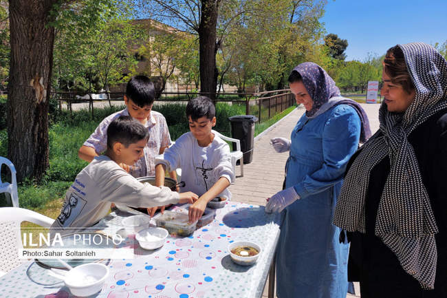 آثار هنرمندان قزوینی در نمایشگاه صنایع دستی