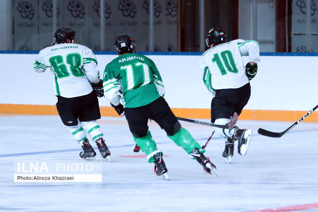 مسابقات هاکی رو یخ