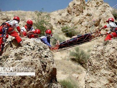 یک کوهنورد در سقوط از ارتفاعات دورود جان باخت