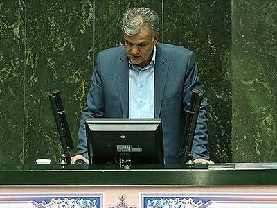 دولت باید از نگاه به مرکز دست بردارد/ جناح‌های سیاسی بر موضوعات اساسی تمرکز کنند