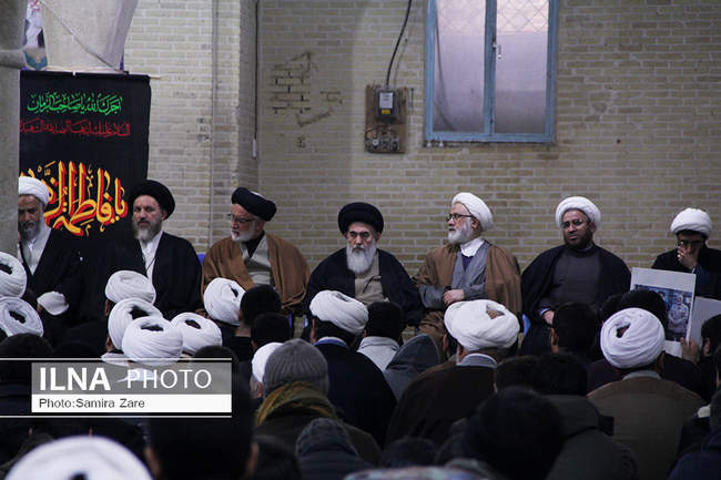 اجتماع بزرگ علما، طلاب و روحانیون شیراز به منظور همبستگی با جبهه مقا�