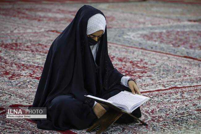 قرائت قرآن و افطاری کارکنان شهرداری بندرعباس در جوار شهدا 