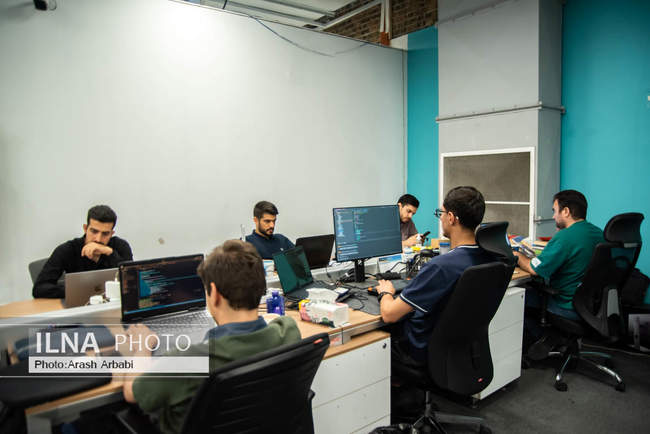 بازدید معاون توسعه کارآفرینی و اشتغال وزارت کار از کارخانه نوآوران آ