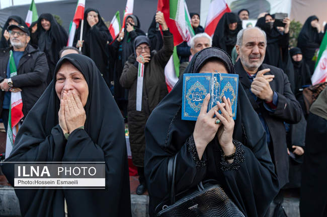 لحظه تحویل سال ۱۴۰۵ در میدان انقلاب